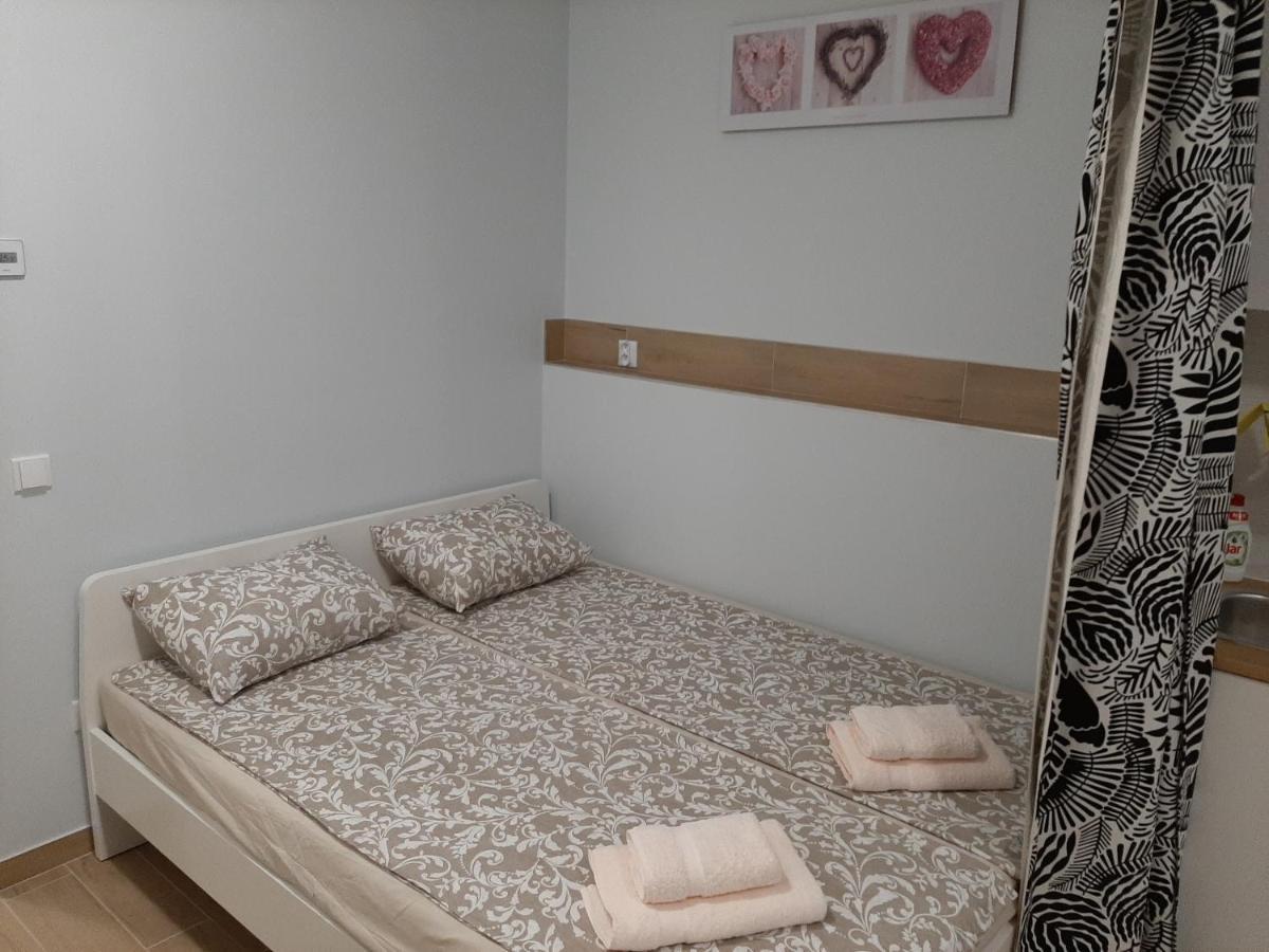 Apartment Cherry Bratislava & Free Parking Exterior photo