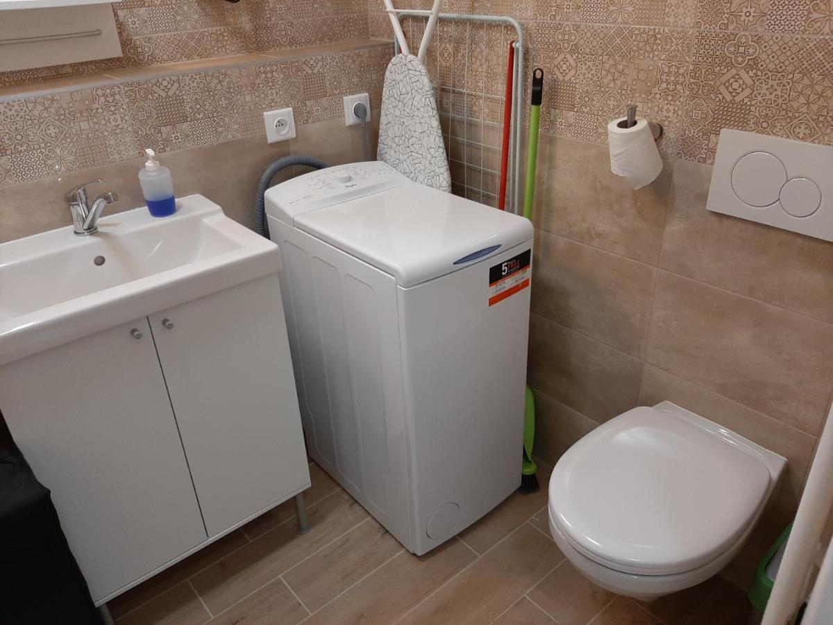 Apartment Cherry Bratislava & Free Parking Exterior photo
