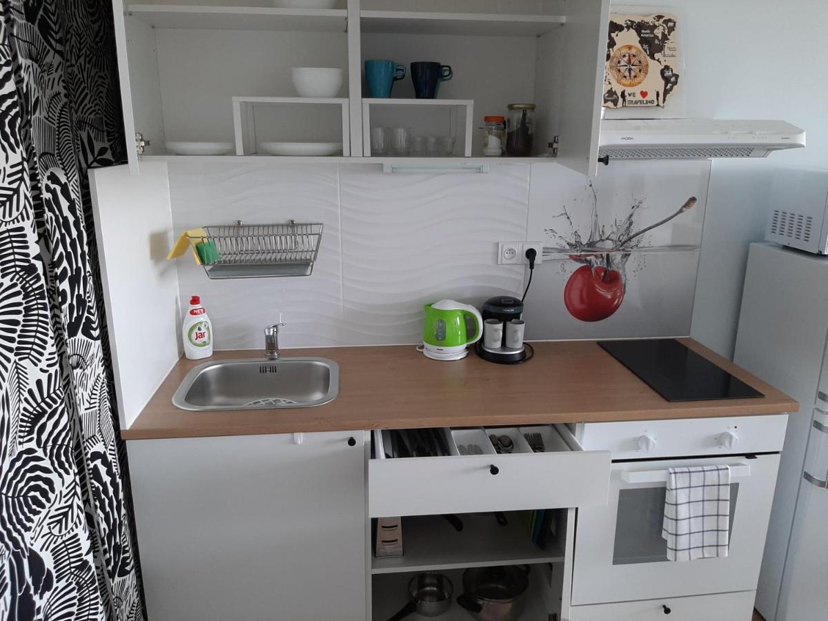Apartment Cherry Bratislava & Free Parking Exterior photo